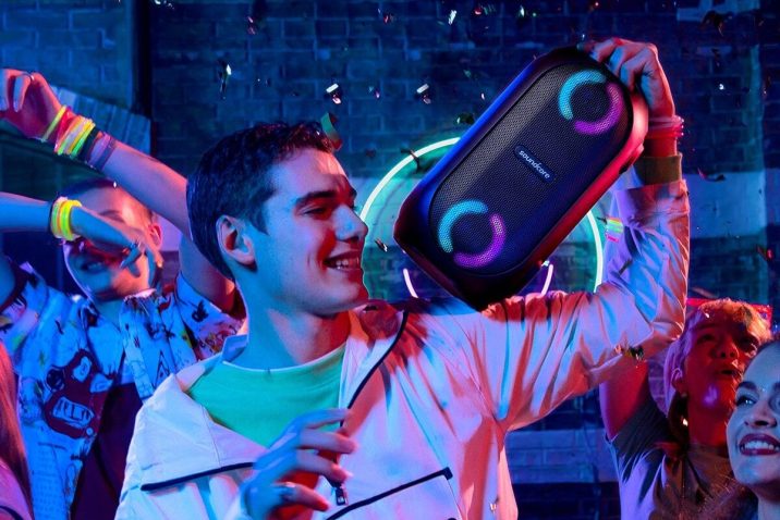 Müzik Tutkunları  Anker Soundcore Rave Mini ile Müziğe Doyuyor!