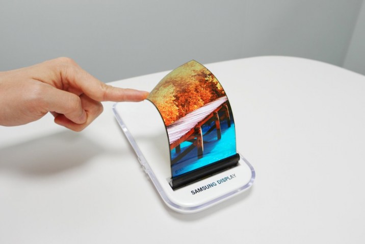 Samsung Ekranı Uzayıp Esneyebilen Akıllı Telefon Patentini Aldı