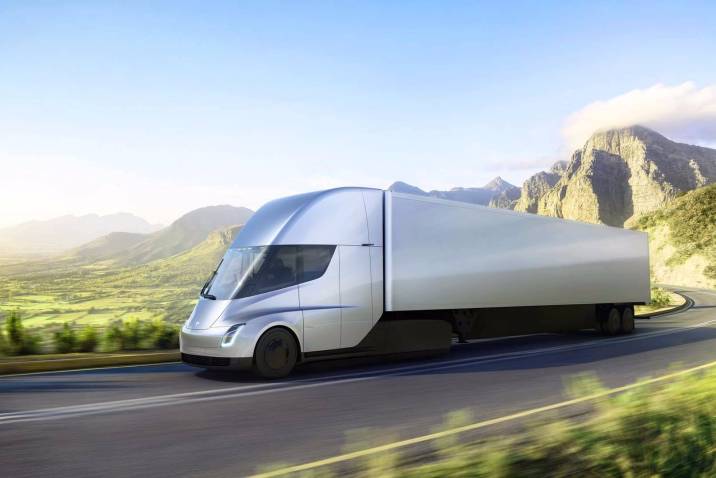 Tesla İlk Elektrikli Kamyon Semi’nin Üretim Tarihini Belirledi